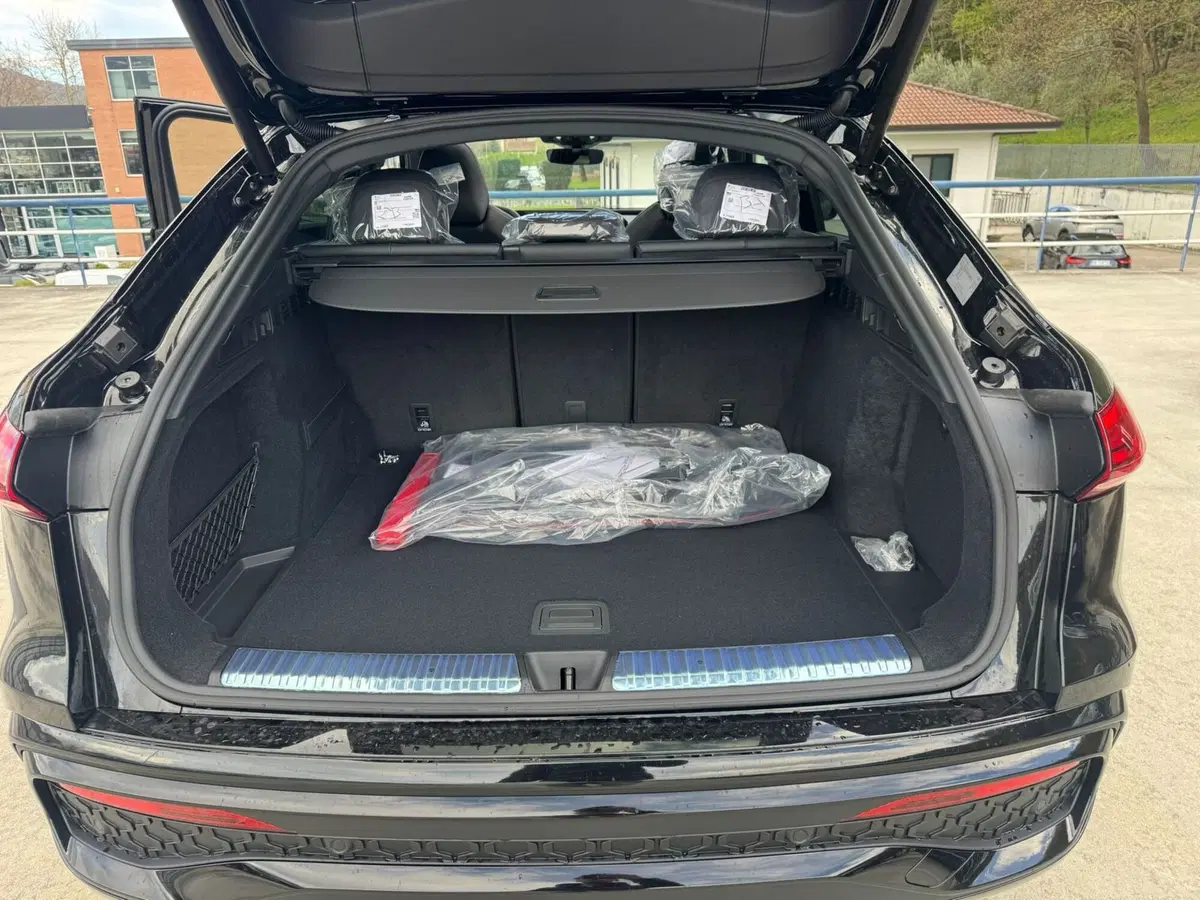 Audi Q5 Sportback nuova a Salerno (11)