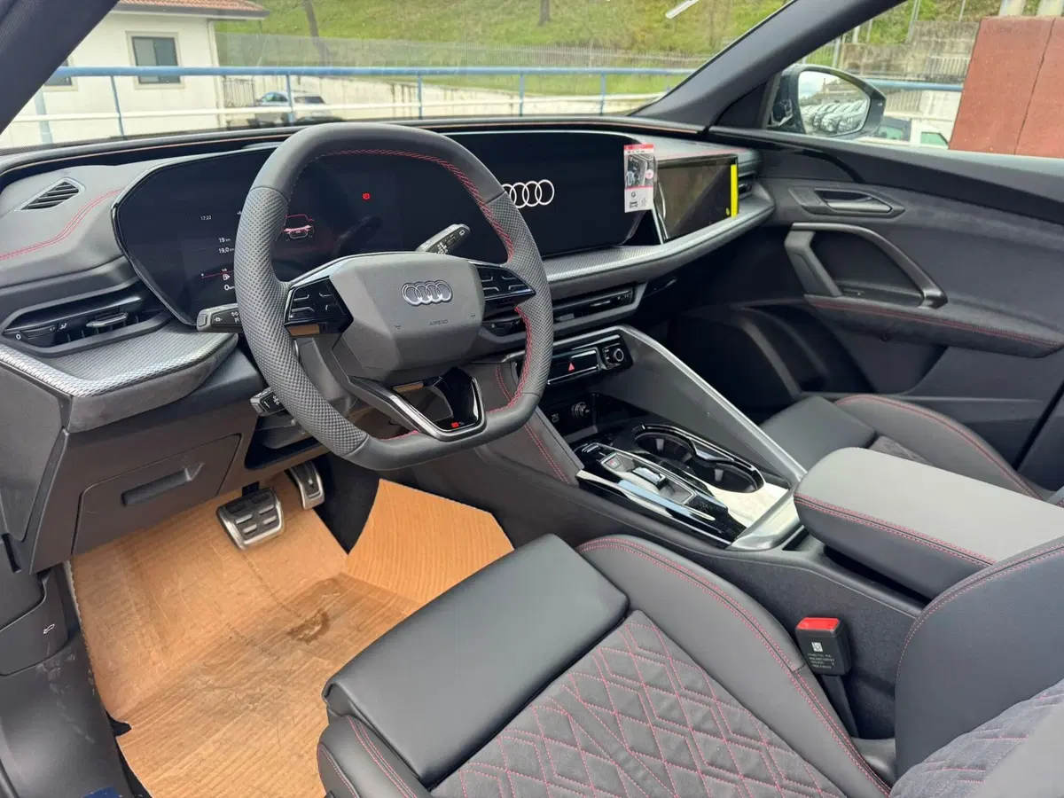 Audi Q5 Sportback nuova a Salerno (17)