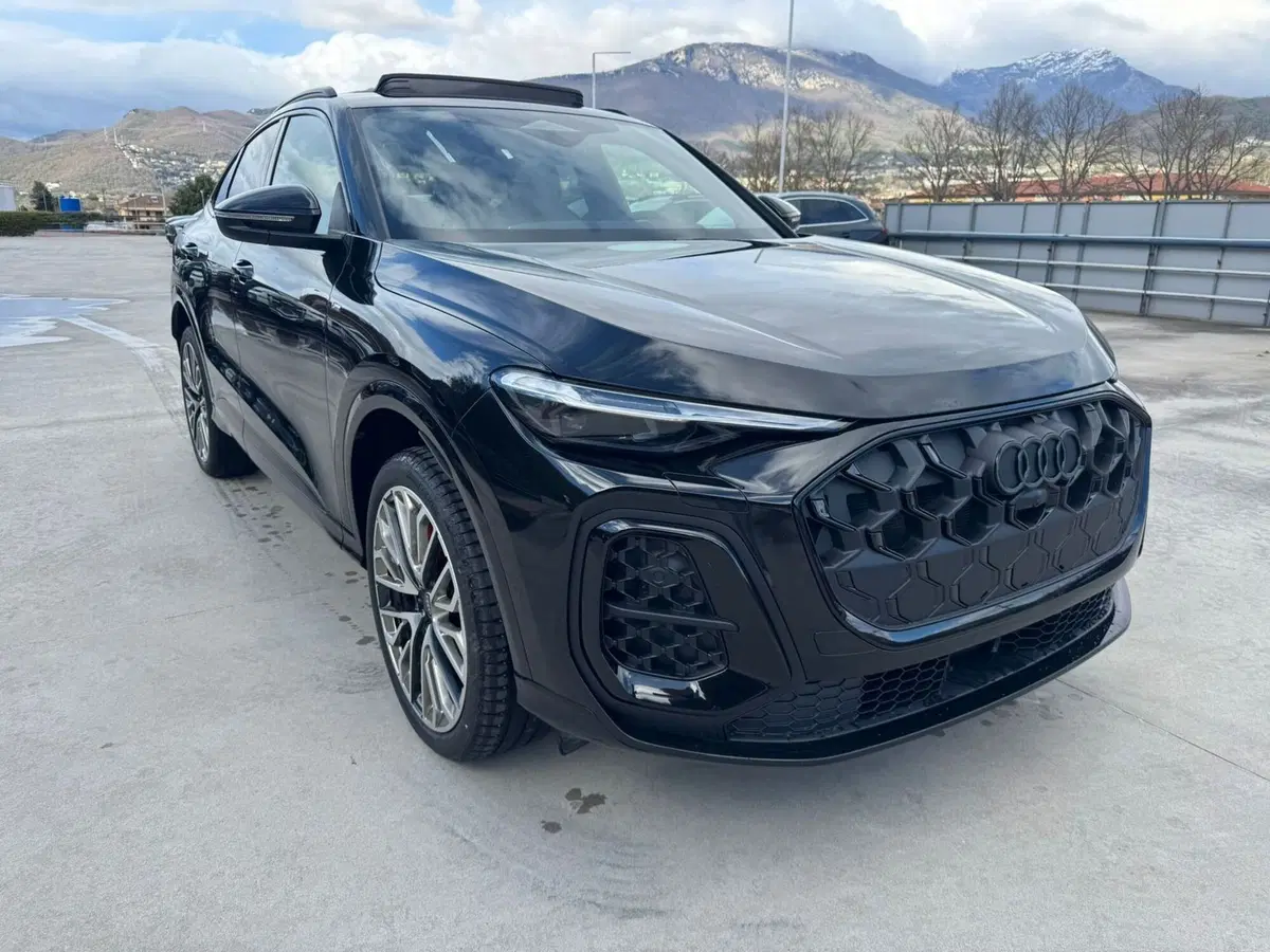 Audi Q5 Sportback nuova a Salerno (2)