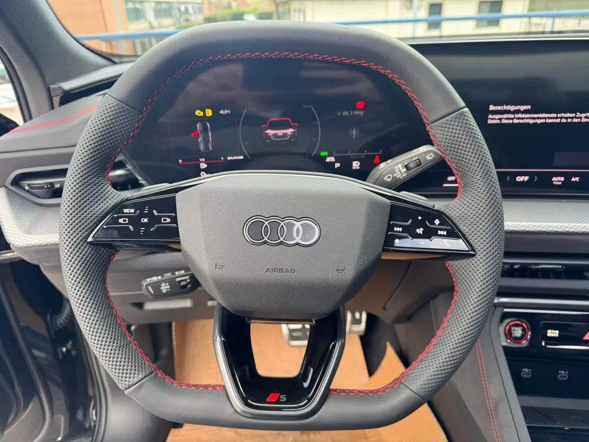 Audi Q5 Sportback nuova a Salerno (20)