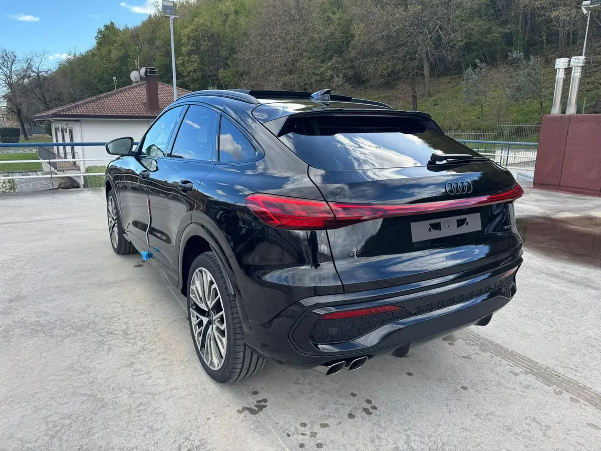 Audi Q5 Sportback nuova a Salerno (3)