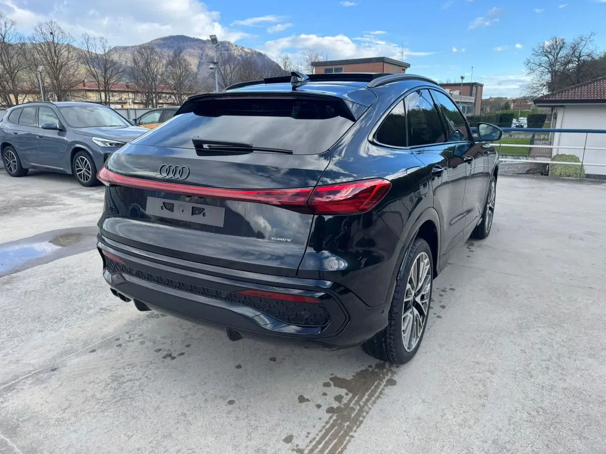 Audi Q5 Sportback nuova a Salerno (4)