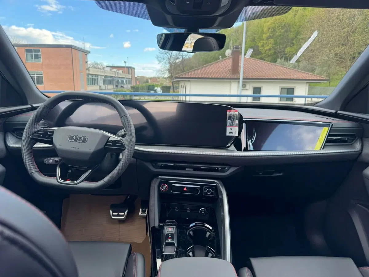 Audi Q5 Sportback nuova a Salerno (5)