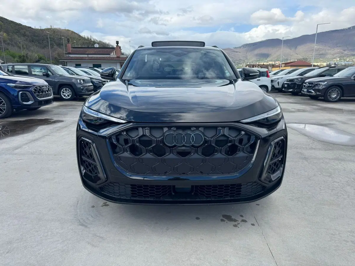 Audi Q5 Sportback nuova a Salerno (9)