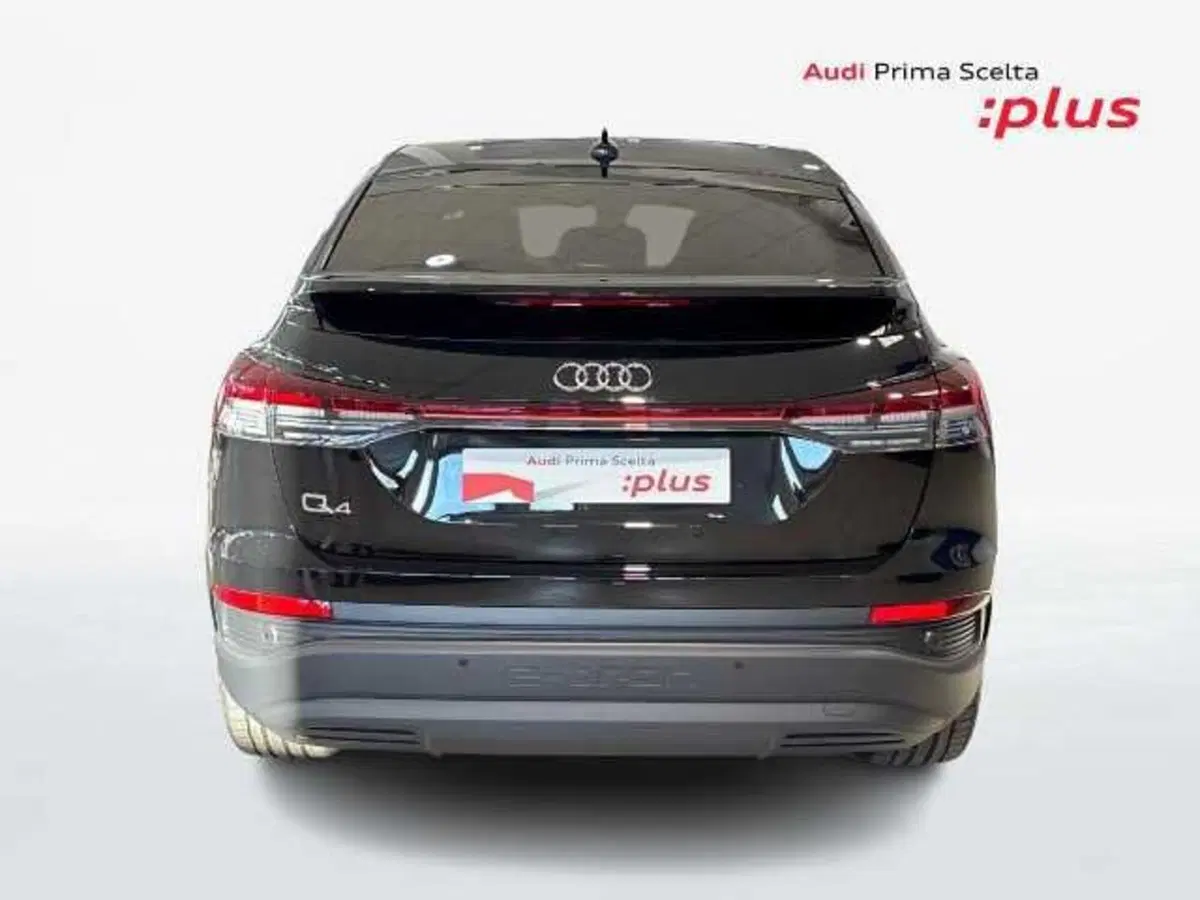 Audi Q4 Sportback nuova a Prato (11)