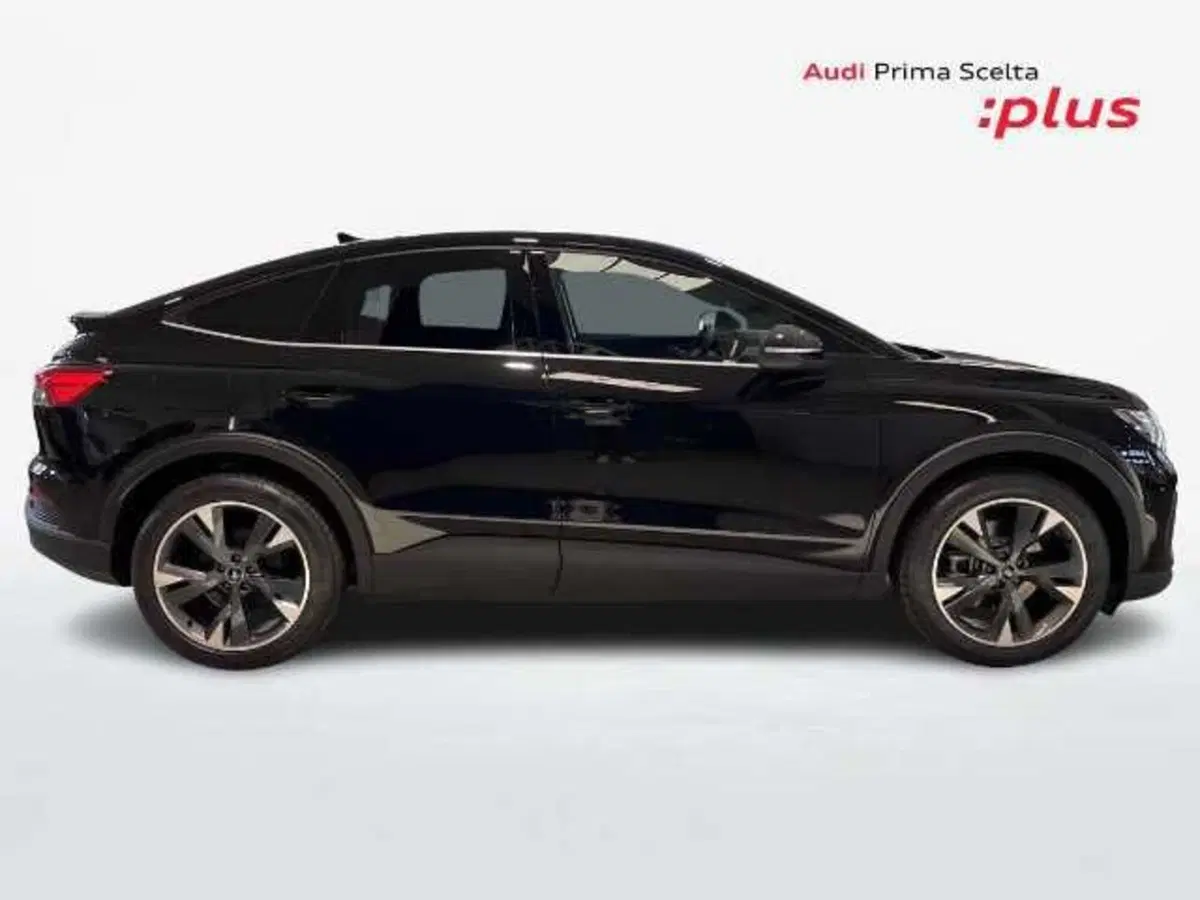 Audi Q4 Sportback nuova a Prato (12)