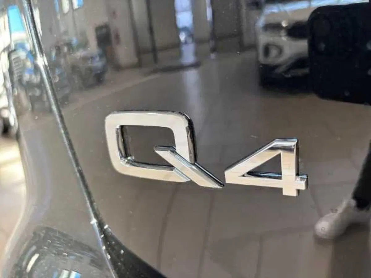 Audi Q4 Sportback nuova a Prato (14)