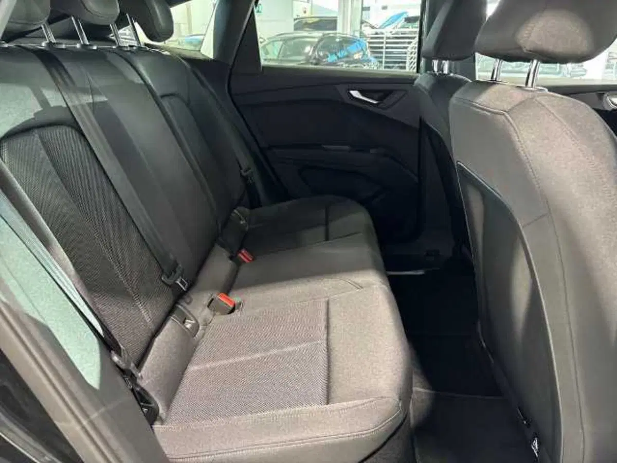 Audi Q4 Sportback nuova a Prato (15)