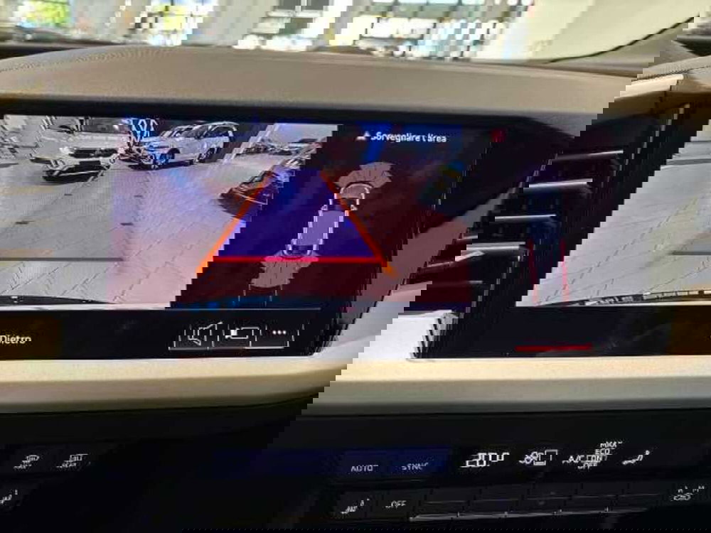 Audi Q4 Sportback nuova a Prato (17)