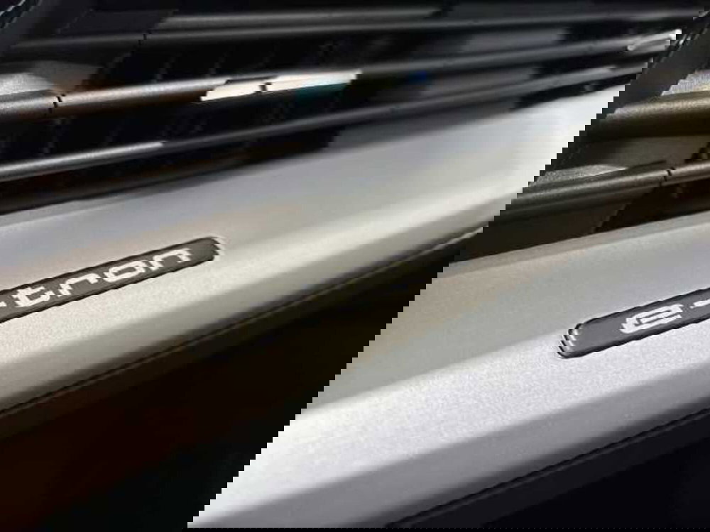 Audi Q4 Sportback nuova a Prato (18)