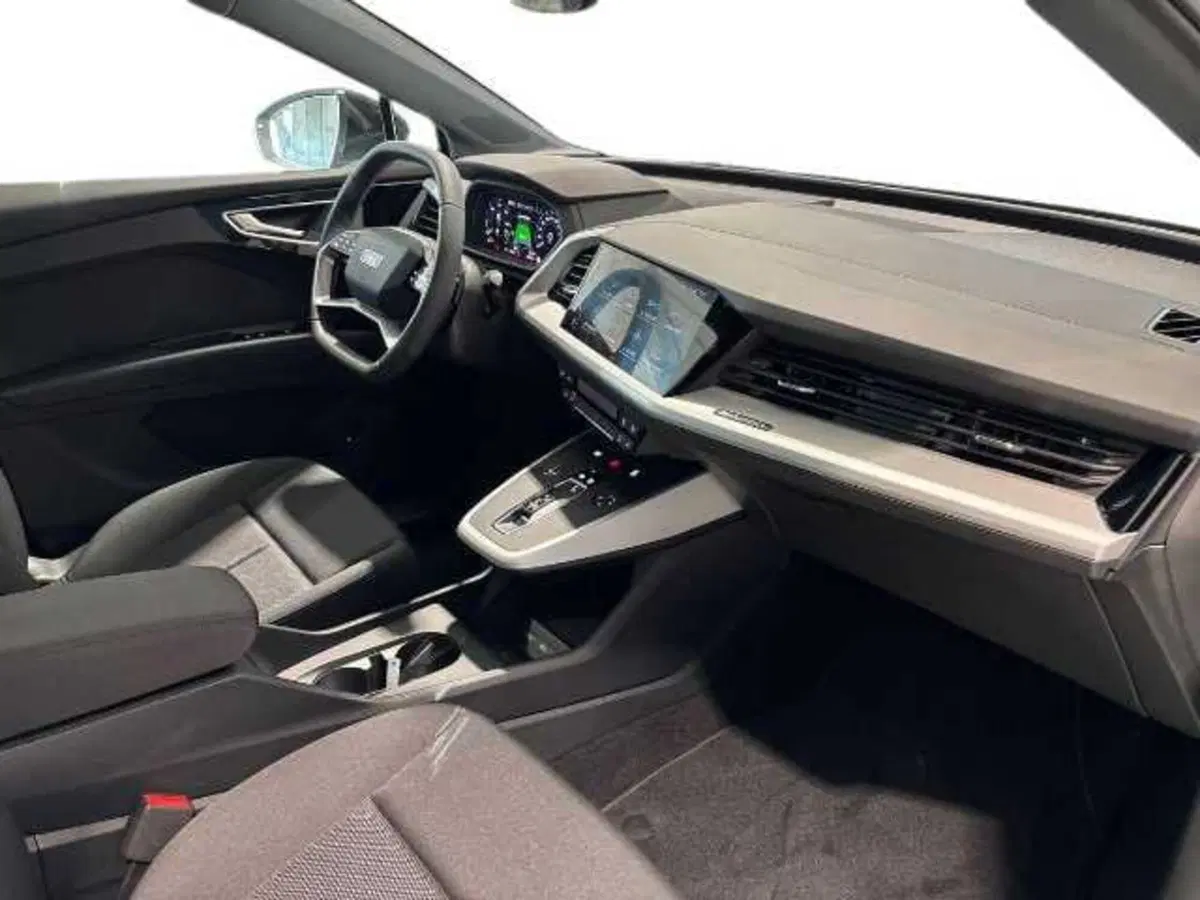 Audi Q4 Sportback nuova a Prato (3)