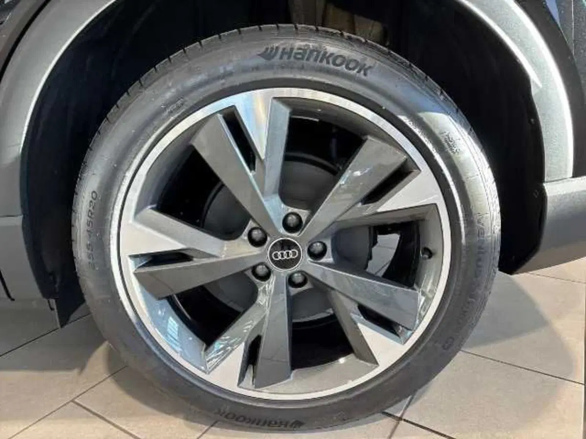 Audi Q4 Sportback nuova a Prato (7)