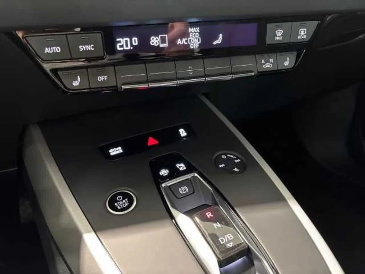 Audi Q4 Sportback nuova a Prato (9)