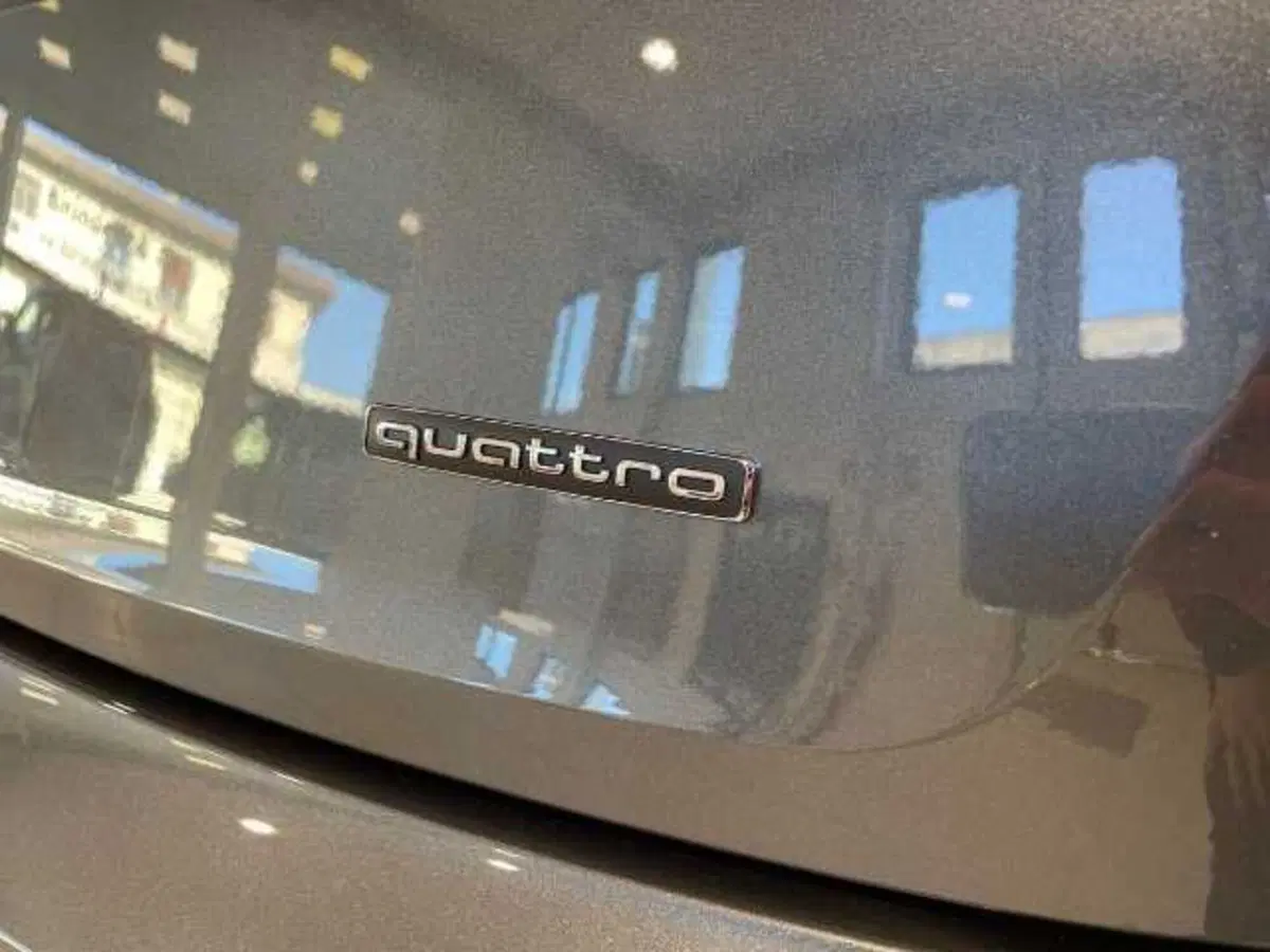 Audi Q5 Sportback nuova a Pistoia (14)