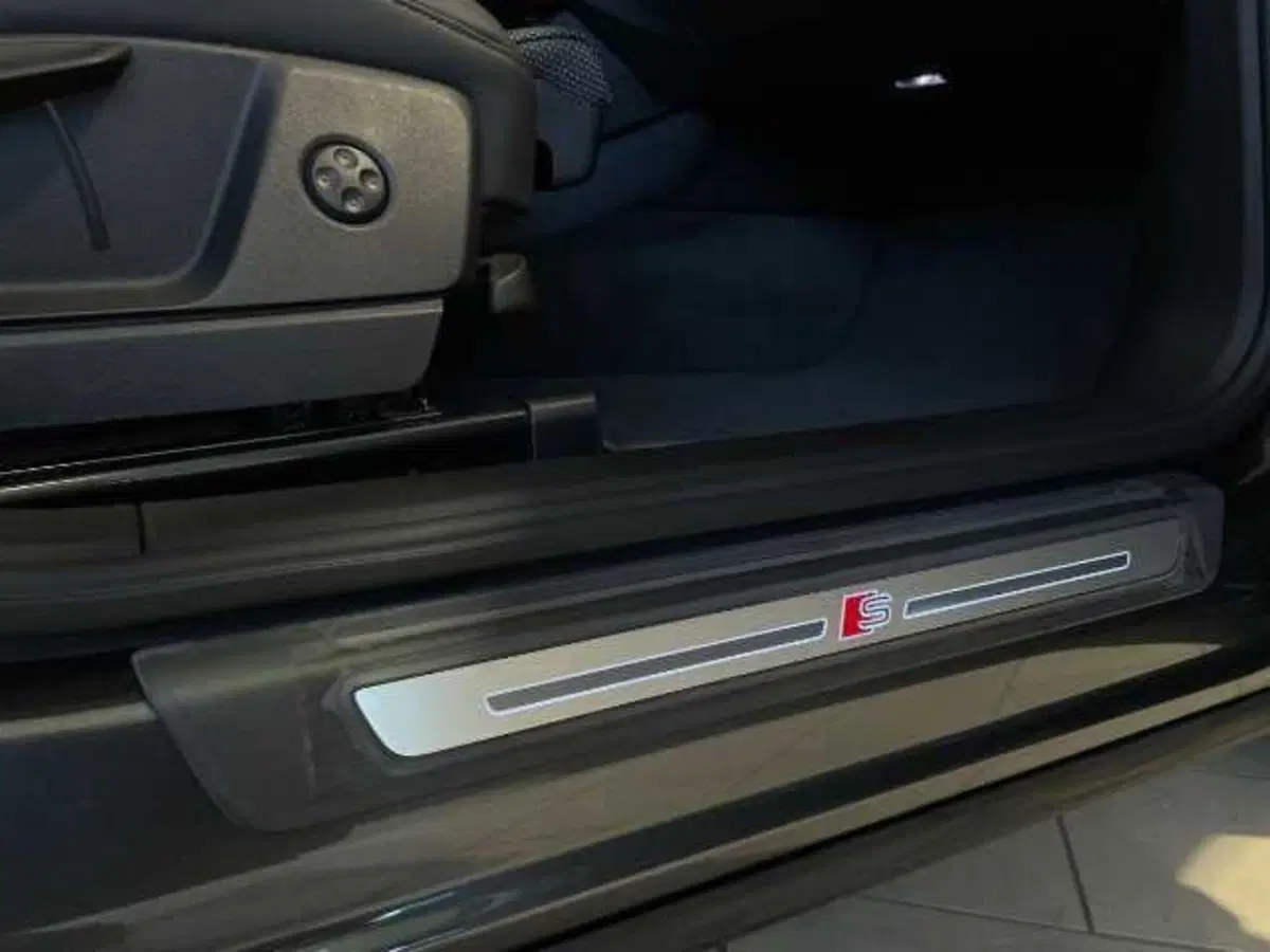 Audi Q5 Sportback nuova a Pistoia (15)