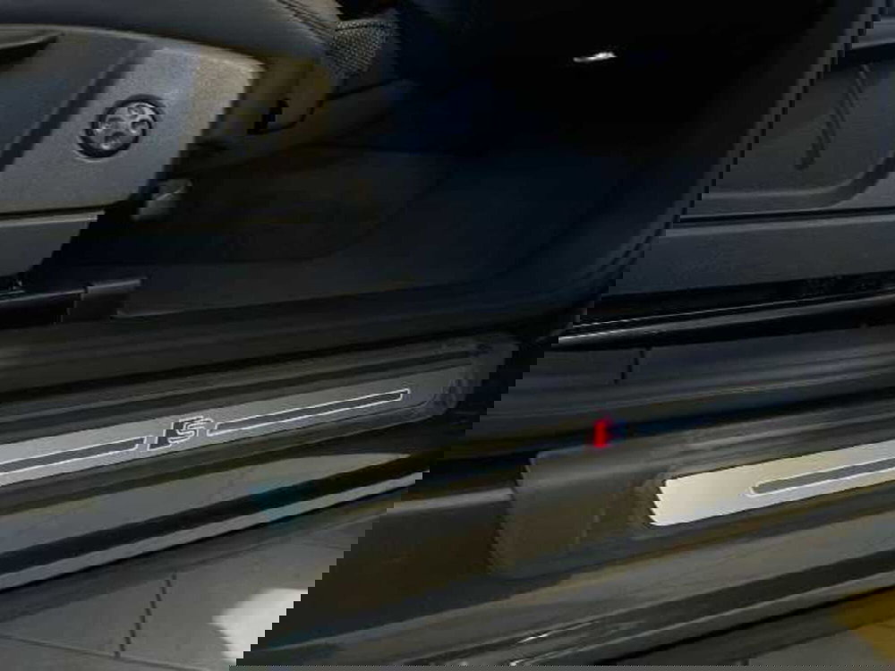 Audi Q5 Sportback nuova a Pistoia (15)