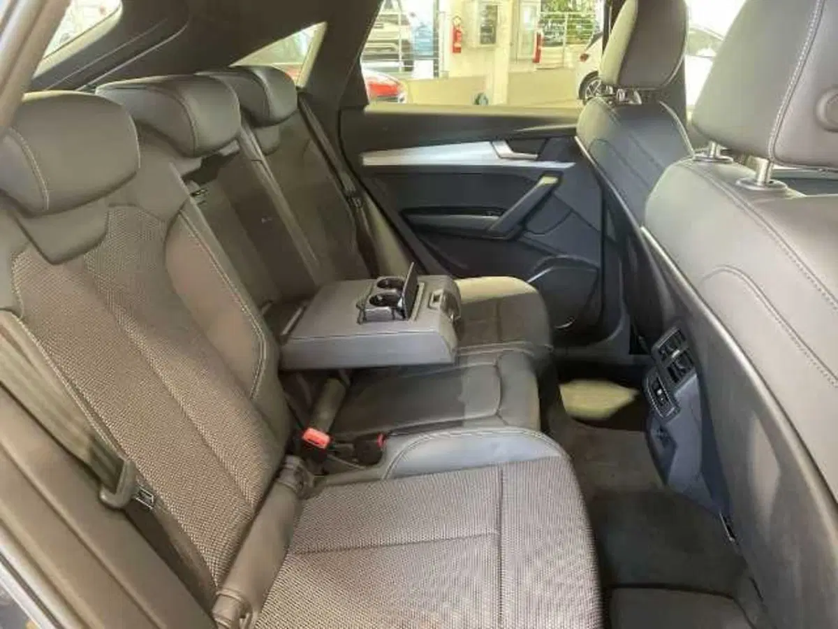 Audi Q5 Sportback nuova a Pistoia (18)