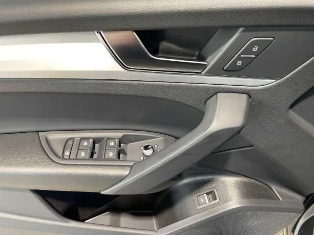Audi Q5 Sportback nuova a Pistoia (19)