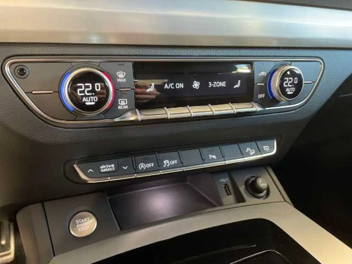 Audi Q5 Sportback nuova a Pistoia (9)