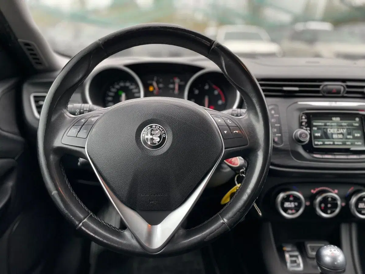 Alfa Romeo Giulietta usata a Ancona (11)