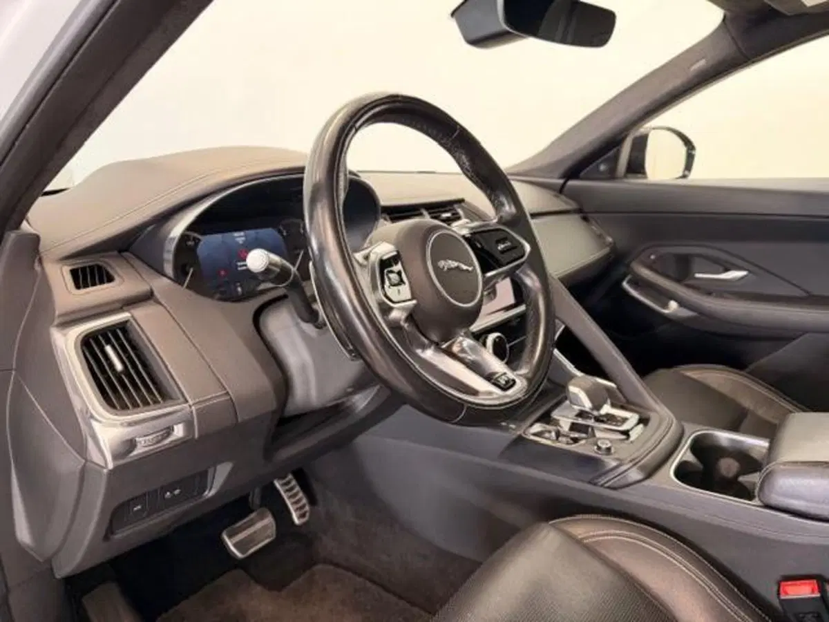 Jaguar E-Pace usata a Venezia (9)
