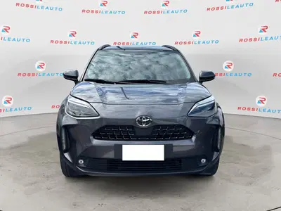 Toyota Yaris Cross Lounge awd-i 130cv e-cvt del 2024 usata a Massa