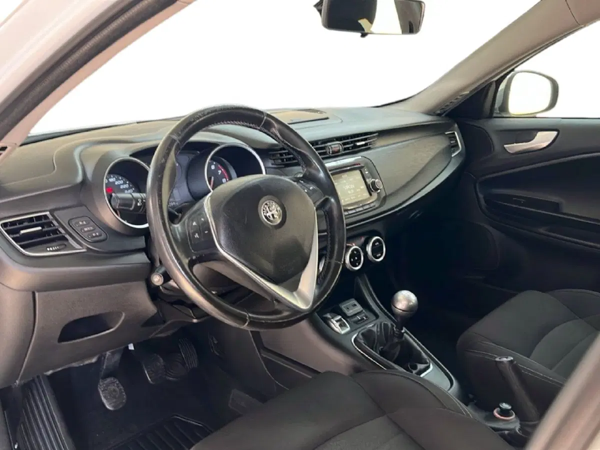 Alfa Romeo Giulietta usata a Roma (14)