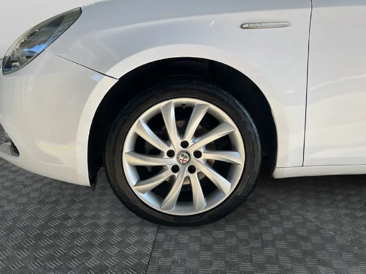 Alfa Romeo Giulietta usata a Roma (9)