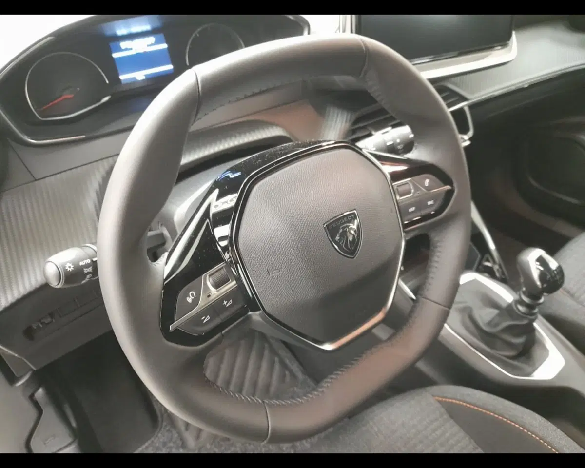 Peugeot 2008 nuova a Alessandria (8)