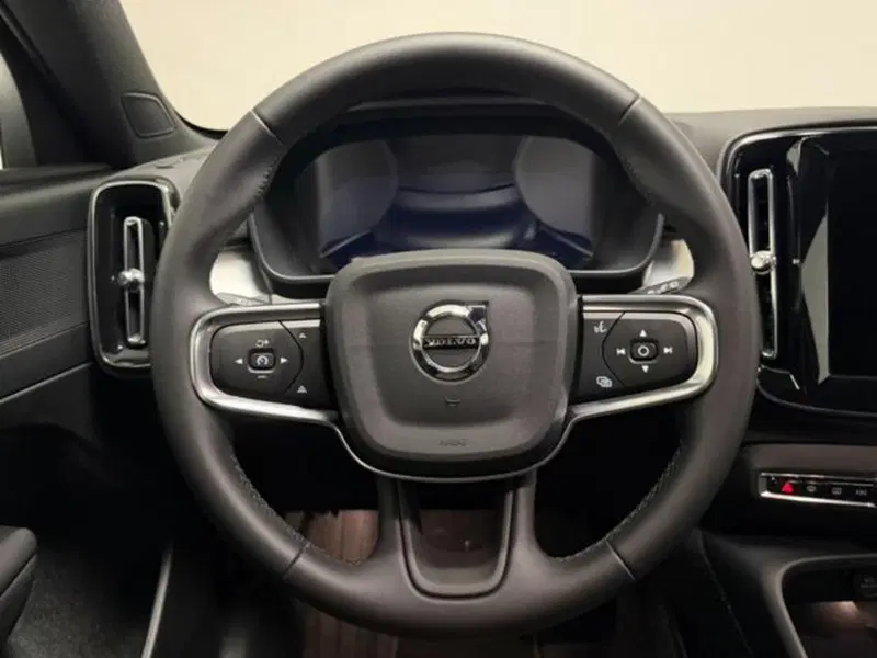 Volvo XC40 usata a Como (11)