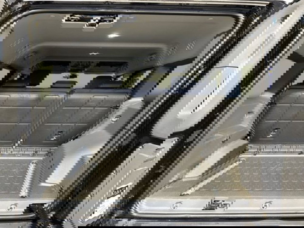 Ineos Grenadier usata a Bologna (7)