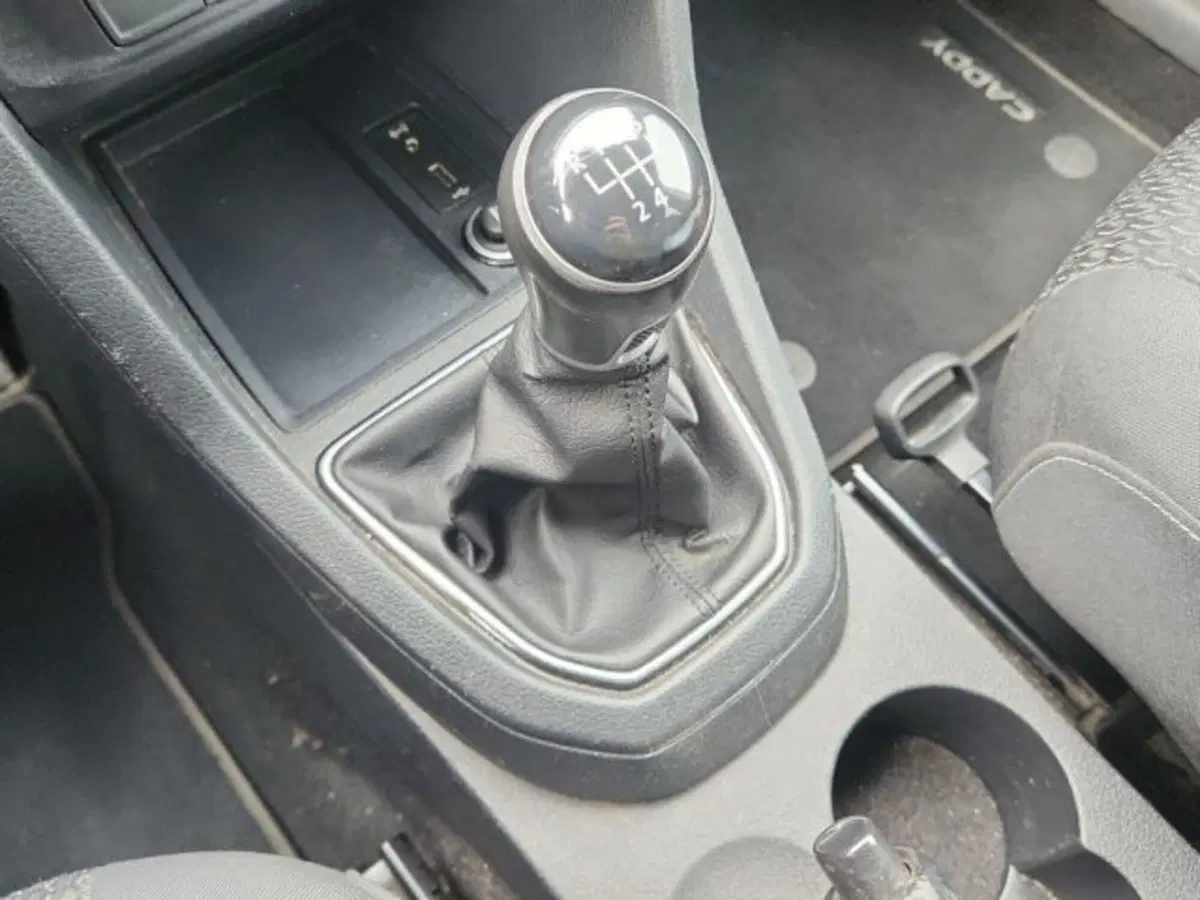 Volkswagen Caddy usata a Roma (16)