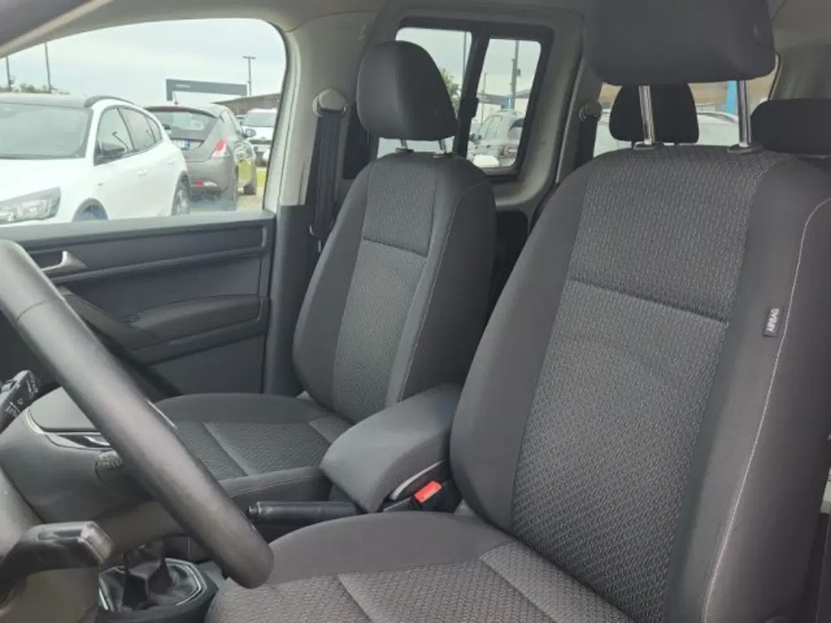 Volkswagen Caddy usata a Roma (17)