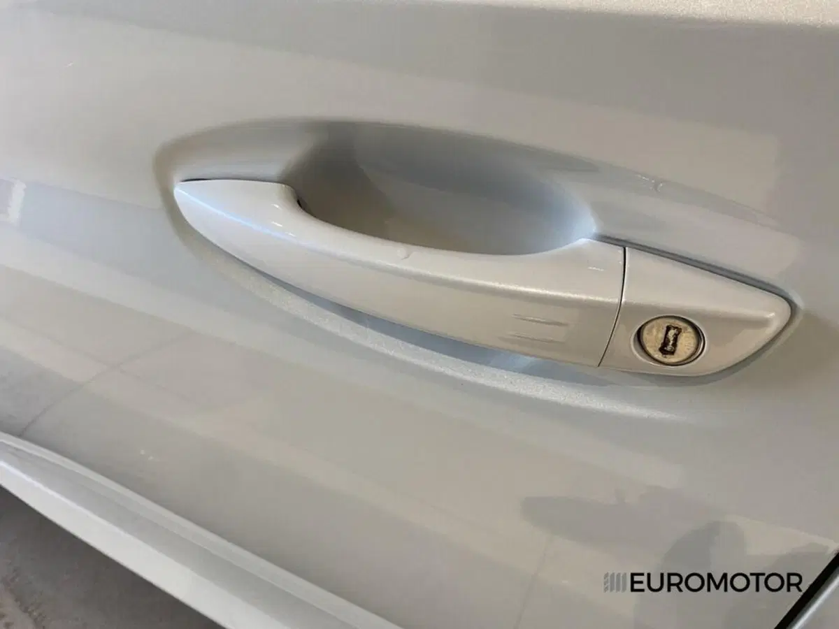 Peugeot 208 usata a Bari (12)