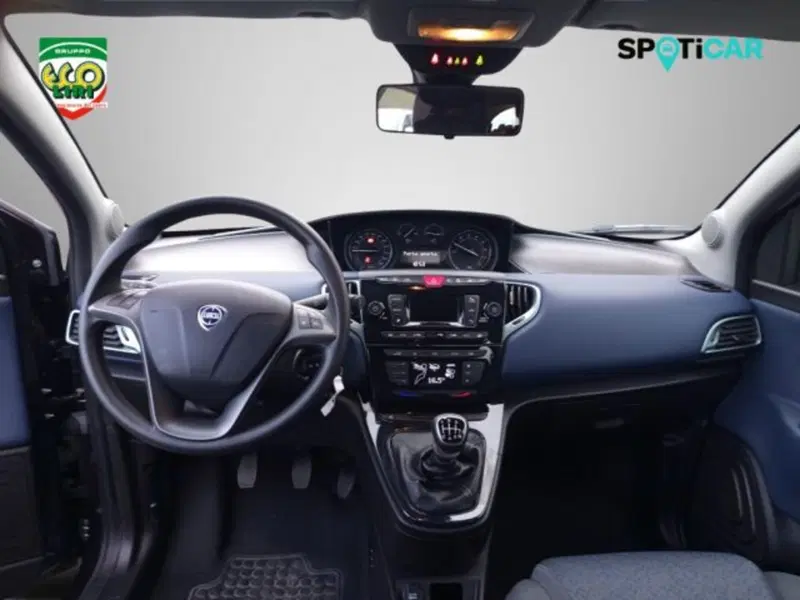 Lancia Ypsilon usata a Frosinone (13)