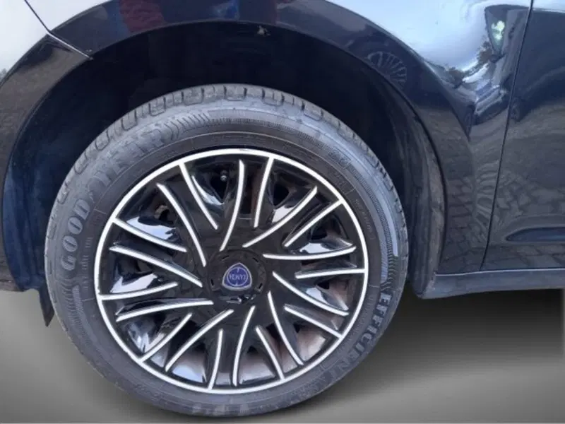 Lancia Ypsilon usata a Frosinone (14)