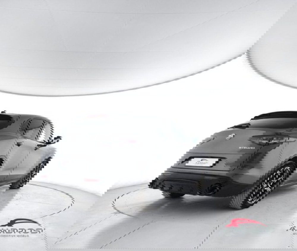 Alfa Romeo Stelvio usata a Perugia (3)