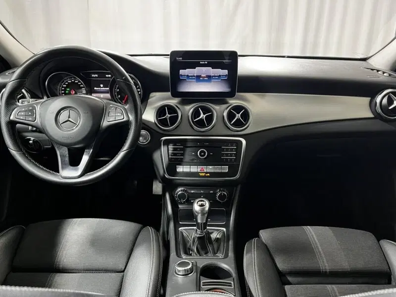 Mercedes-Benz GLA SUV usata a Sondrio (14)