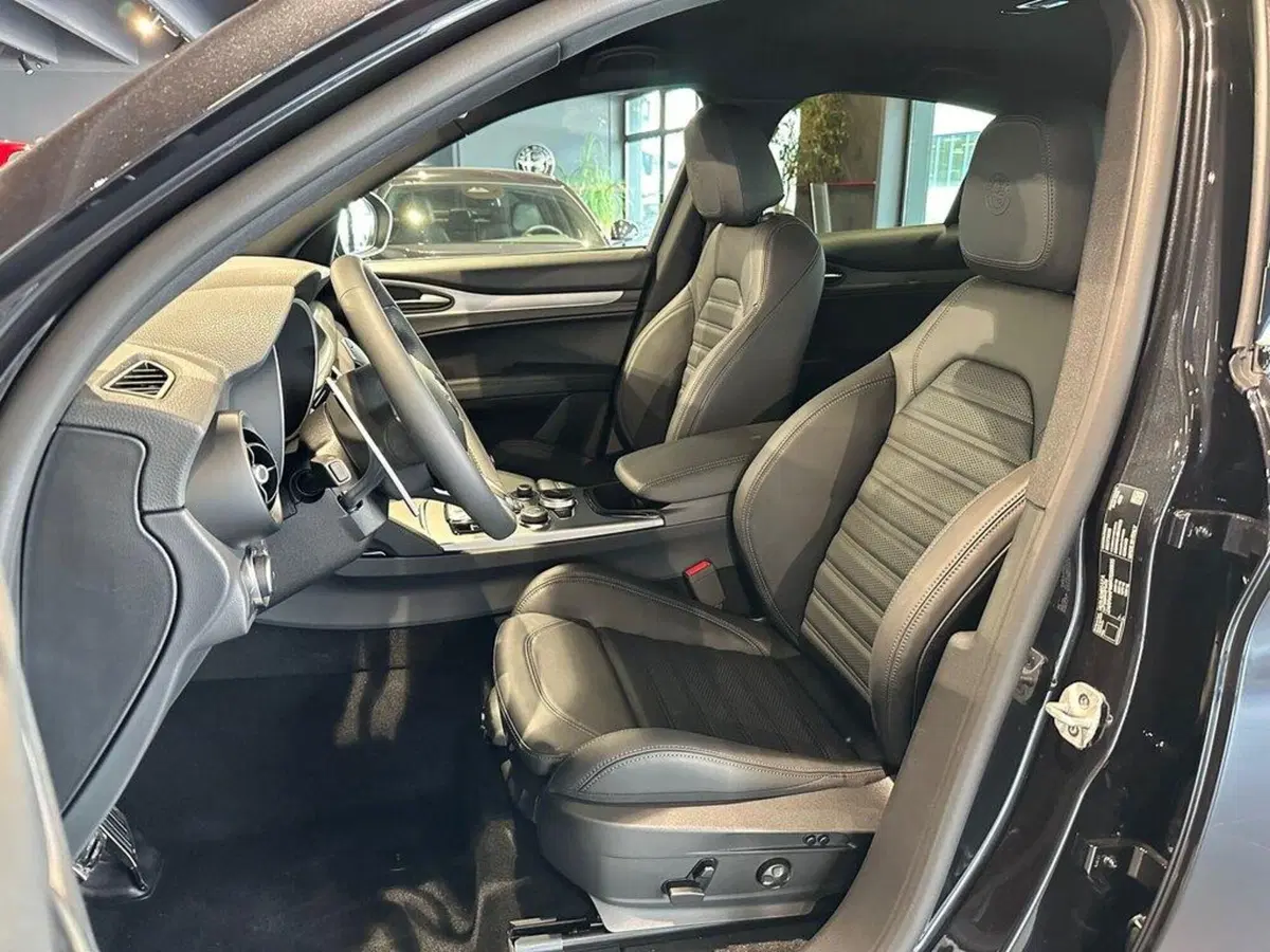 Alfa Romeo Stelvio nuova a Sondrio (10)