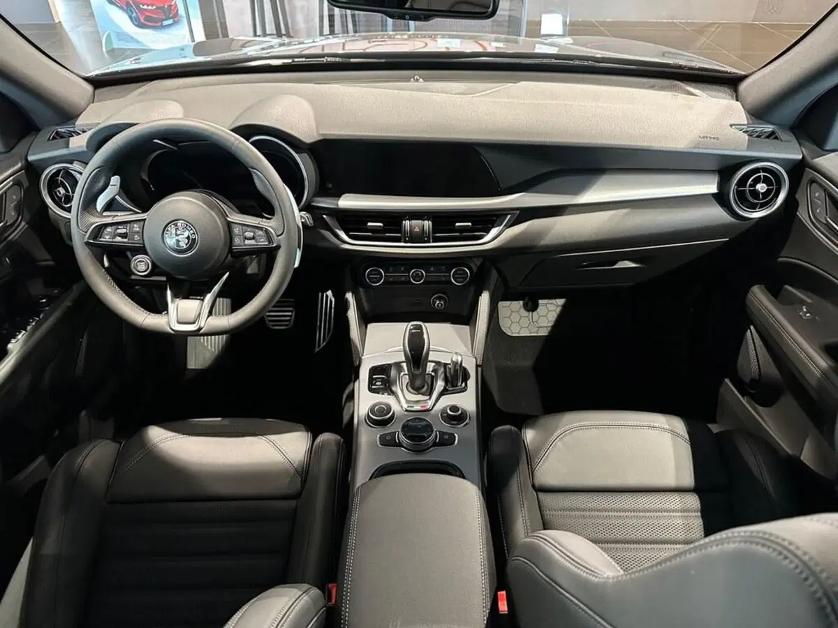Alfa Romeo Stelvio nuova a Sondrio (12)