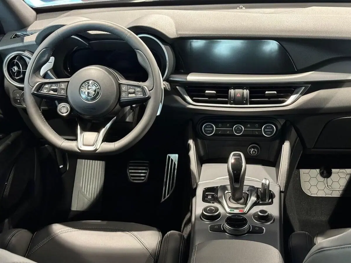 Alfa Romeo Stelvio nuova a Sondrio (13)