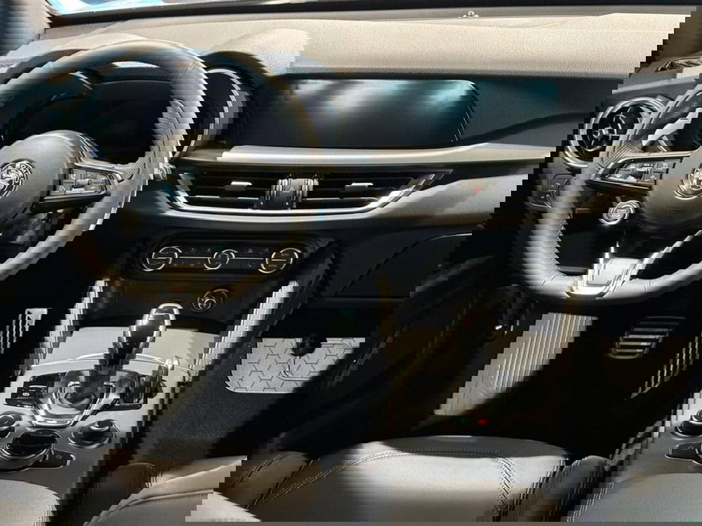 Alfa Romeo Stelvio nuova a Sondrio (13)