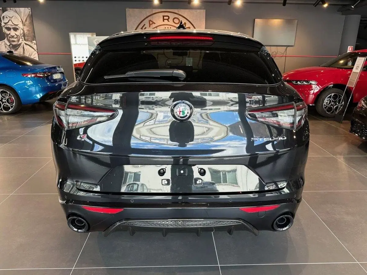 Alfa Romeo Stelvio nuova a Sondrio (4)