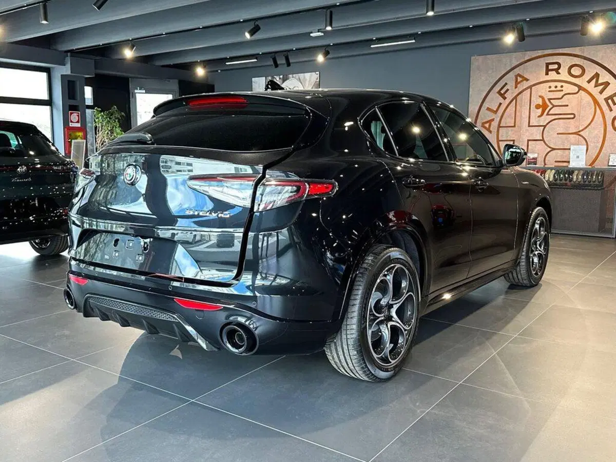 Alfa Romeo Stelvio nuova a Sondrio (5)