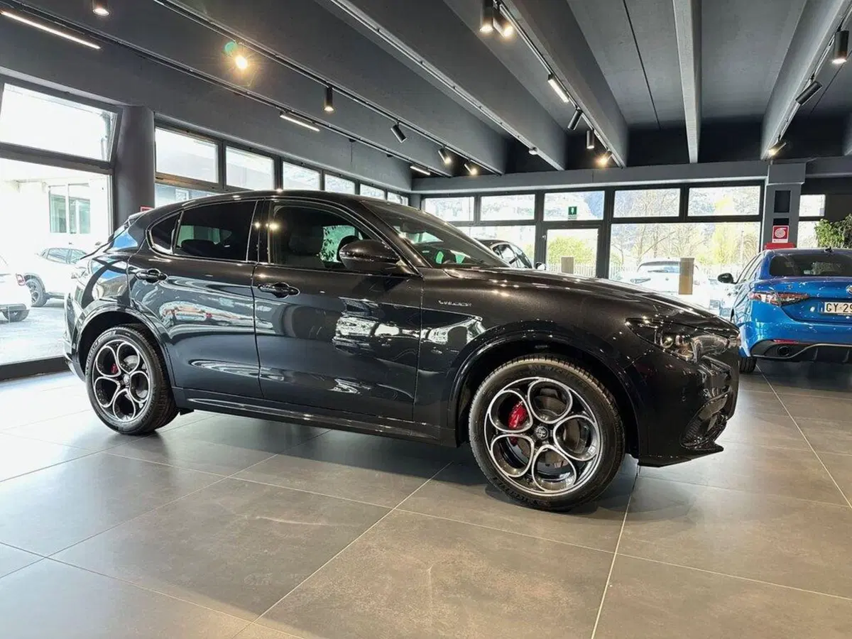 Alfa Romeo Stelvio nuova a Sondrio (6)