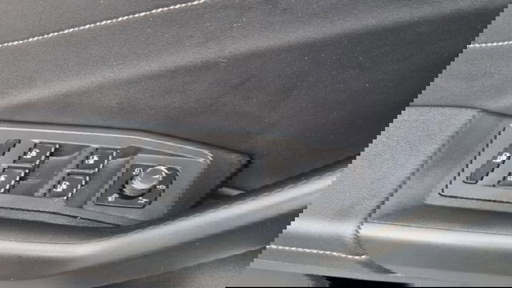 Volkswagen T-Roc usata a Savona (11)