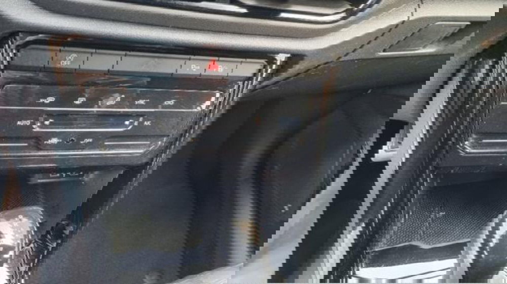 Volkswagen T-Roc usata a Savona (4)