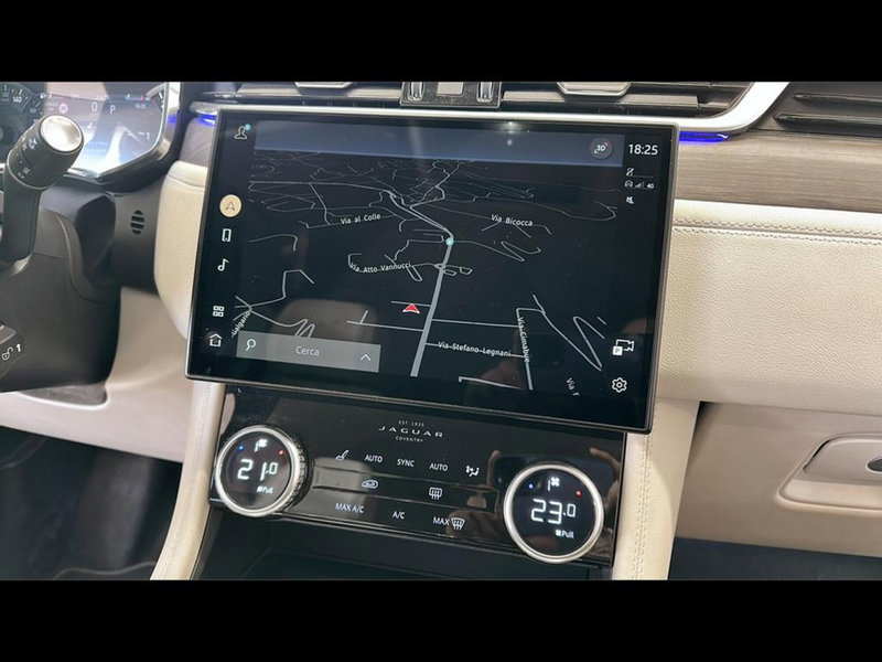 Jaguar F-Pace usata a Varese (14)