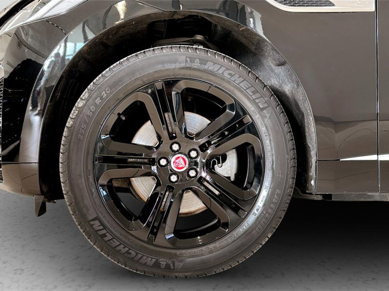 Jaguar F-Pace usata a Varese (9)