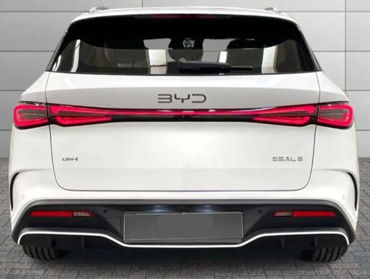 Byd Seal 6 DM-i nuova a Bologna (5)